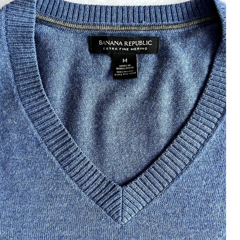 Banana Republic Extra Fine Merino Wool V-Neck Sweater Men’s M Blue